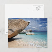 Sardinië strand met grote rotstekst briefkaart (Voorkant / Achterkant)