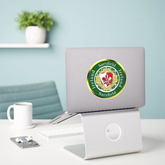 Sarsfield Irish Shield/Celtic Cross Personalized Sticker (Laptop op bureau)