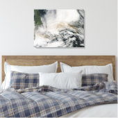 Sarychev Peak blaast door het Zee van Okhotsk Canvas Afdruk (Insitu (Slaapkamer))