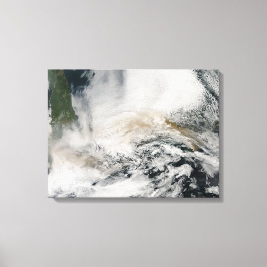 Sarychev Peak blaast door het Zee van Okhotsk Canvas Afdruk (Voorkant)