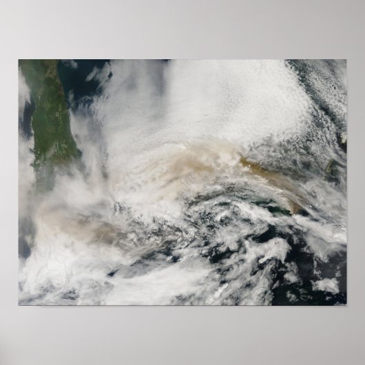 Sarychev Peak blaast door het Zee van Okhotsk Poster (Voorkant)