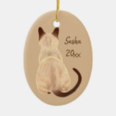 Sasha Siamese Cat Sitting Back Uitzicht Kat Aangep Keramisch Ornament (Voorkant)