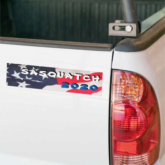 Sasquatch 2020 met vlag bumpersticker (Op Truck)