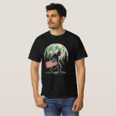 Sasquatch Amerikaanse vlag voor 4 juli Bigfoot T-shirt (Voorkant volledig)
