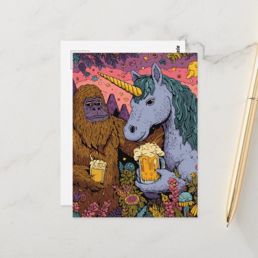 Sasquatch and a Unicorn Enjoying Beer Briefkaart (Voorkant / Achterkant in situ)