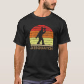 Sasquatch Axe Throwing Funny Lumberjack Bigfoot Me T-shirt (Voorkant)