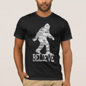 SASQUATCH/BIGFOOT "GELEVE" (noodlijdend) T-shirt (Voorkant)