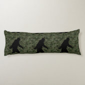 Sasquatch Black Silhouette Digital Camouflage Lichaamskussen (Achterkant)