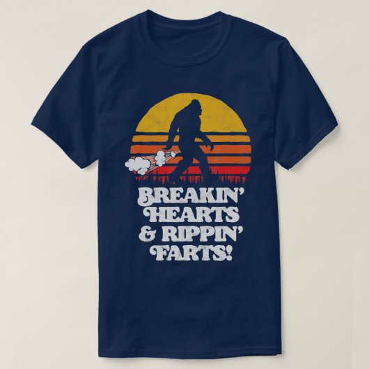 Sasquatch Breakin Hearts Rippin Farts Funny Bigfo T-shirt (Design voorkant)