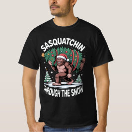 Sasquatch door de sneeuw t-shirt