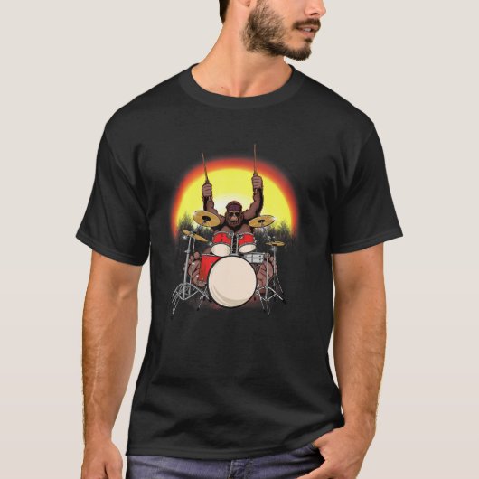 Sasquatch Drummer Art Bigfoot Playing Drums Rockin T-shirt (Voorkant)