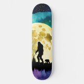 Sasquatch en Beer wandelen op de berg Persoonlijk Skateboard (Voorkant)