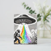 Sasquatch en de UFO in een weide Briefkaart (Staand voorkant)