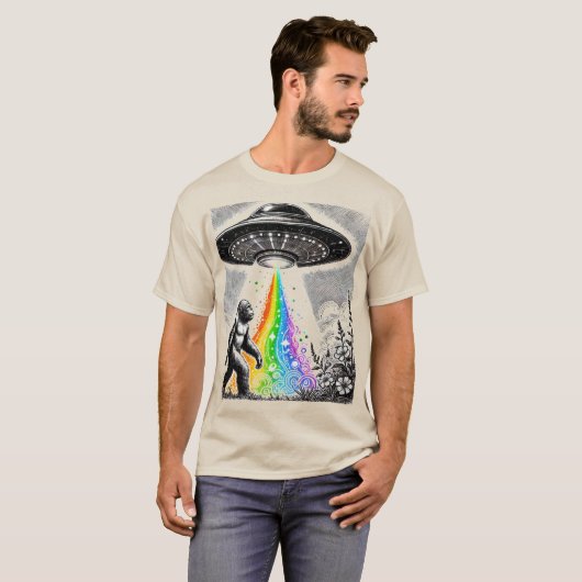 Sasquatch en de UFO in een weide T-shirt (Voorkant volledig)
