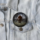 SASQUATCH IN BOSSEN RONDE BUTTON 7,6 CM (In situ)