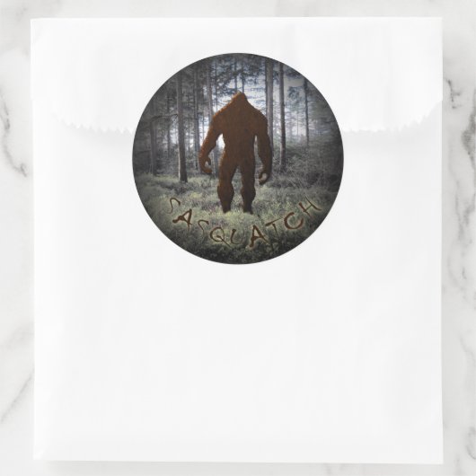 SASQUATCH IN BOSSEN RONDE STICKER (Tas)