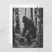 Sasquatch in het bos zwart-wit briefkaart (Voorkant / Achterkant)