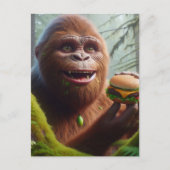Sasquatch in mossy bos met Cheeseburger Briefkaart (Voorkant)