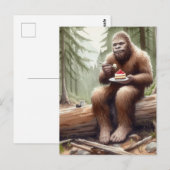 Sasquatch in mossy bos met een cheesecake briefkaart (Voorkant / Achterkant)