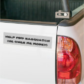 Sasquatch is me geld schuldig bumpersticker (Op Truck)