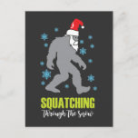 Sasquatch Kerstmis Funny Bigfoot Costume Briefkaart<br><div class="desc">Pak deze sasquatch geïnspireerde Bigfoot Costume Gift. Deze unieke nieuwe kleding maakt een geweldige verjaardag,  Valentijnsdag,  geheime kerstman en kerstmis.</div>