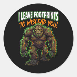 Sasquatch laat voetafdrukken achter Funny Cryptid  Ronde Sticker