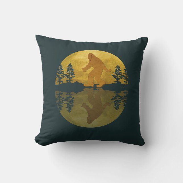 Sasquatch Moon Pillow Kussen (Voorkant)