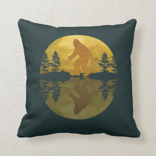 Sasquatch Moon Pillow Kussen
