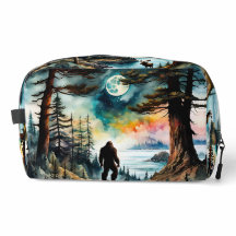 Sasquatch op een boskam boven de oceaan