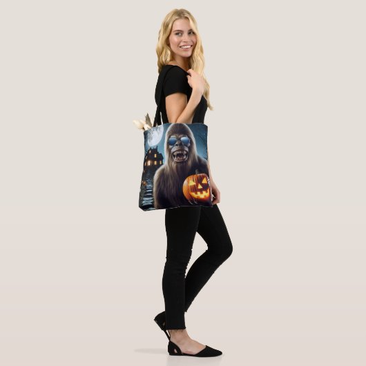 Sasquatch op Halloween Tote Bag (Op model)