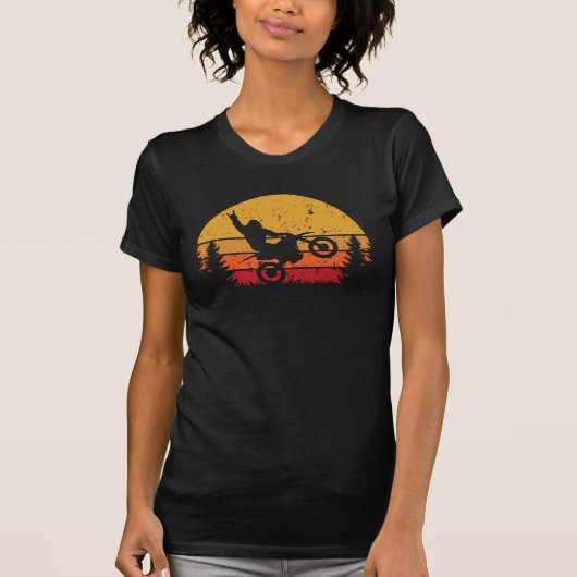 Sasquatch Retro Sunset Riding Dirt Bike T-shirt (Voorkant)
