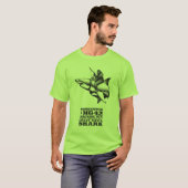 Sasquatch Riding a Great White Shark T-shirt (Voorkant volledig)