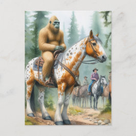 Sasquatch rijdt op een paard op een trailride briefkaart