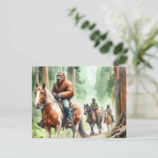 Sasquatch rijdt op een verfpaard op een trailride briefkaart (Staand voorkant)