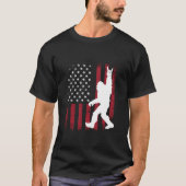 Sasquatch Rock and Roll Bigfoot American Flag T-shirt (Voorkant)