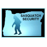 Sasquatch Security - Oregon Fotobeeldje Magneet<br><div class="desc">Met het donkere silhouet van een Sasquatch (Bigfoot) op een poederblauwe achtergrond die wordt ingesloten door de omtrek van Oregon, samen met de tekst, "SASQUATCH SECURITY." Ga met Sasquatch Security naar uw huis en waardevolle spullen. De veiligheid van het kernafval - zoals Sasquatch zo zelden wordt gezien, weet je nauwelijks...</div>