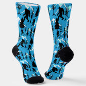 Sasquatch Squatchin in the Woods Bigfoot Blue Sokken (Gebogen)
