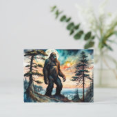 Sasquatch Staand op Ridge met uitzicht op de oceaa Briefkaart (Staand voorkant)