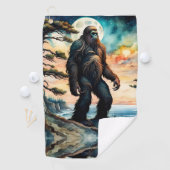 Sasquatch Staand op Ridge met uitzicht op de oceaa Golfhanddoek (Insitu)