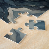 Sasquatch Staand op Ridge met uitzicht op de oceaa Legpuzzel (Zijkant)