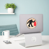 SASQUATCH STICKER (Laptop op bureau)