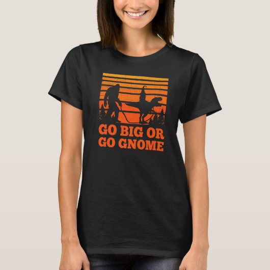 Sasquatch walking T-rex carrying a Gnome Go big Go T-shirt (Voorkant)