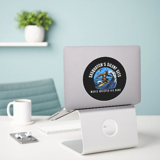 Sasquatch's Silent Sets Surfen Bigfoot Zwart Sticker (Laptop op bureau)