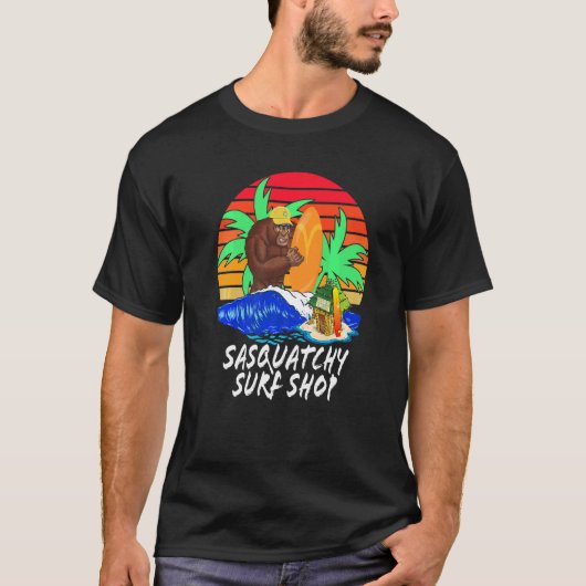 Sasquatchy Tiki Hut Surf Shop T-shirt (Voorkant)
