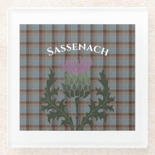 Sassenach met Scottish Thistle op Fraser Tartan Glazen Onderzetter (Voorkant)