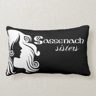 Sassenach Sisters logo lumbale kussen