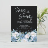 Sassy bij 70 Stoffig Blauw Wit Bloemen Zwart Verja Kaart (Staand voorkant)