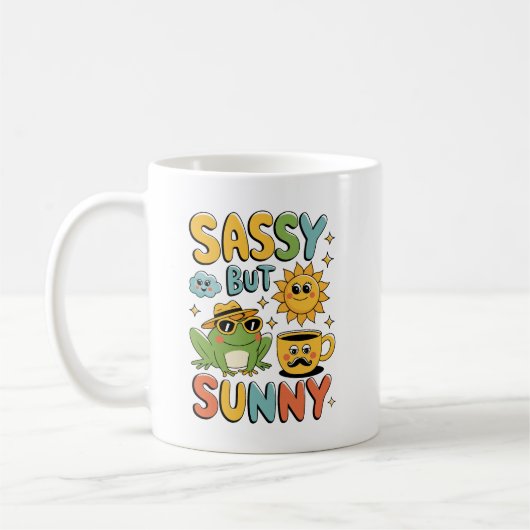 Sassy But Sunny beroemd gemaakt door Funny Frog Su Koffiemok (Links)