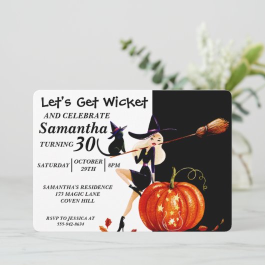 Sassy Halloween Witch Birthday Uitnodiging (Staand voorkant)