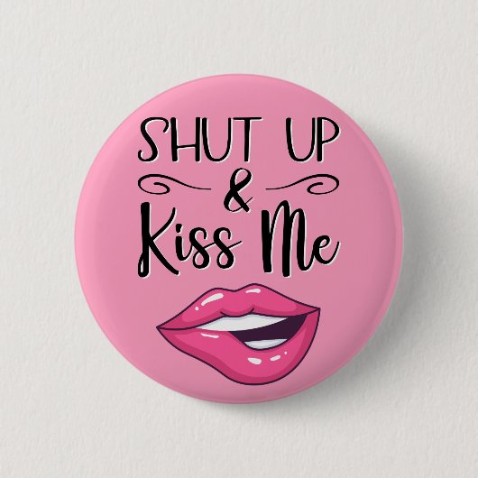 Sassy Lips Shut Up En Kus Me Ronde Button 5,7 Cm (Voorkant)